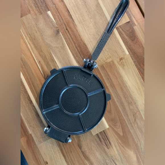 Alpha Living Cast Iron Tortilla Press |New with box|NWOT - Picture 3 of 7